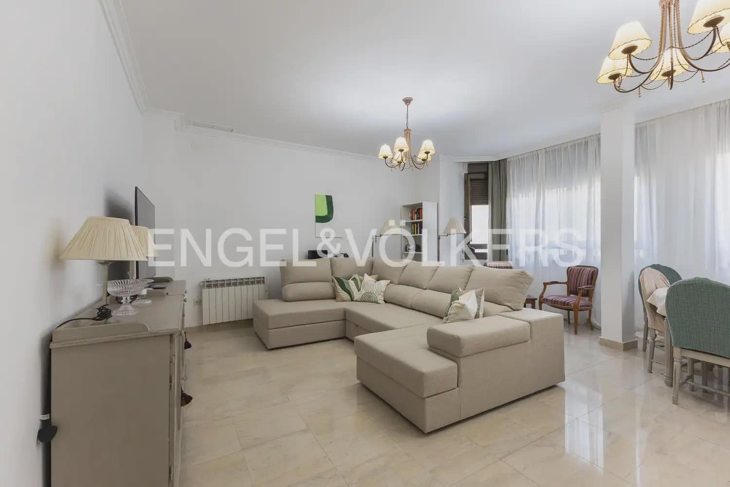 3 bedroom Flat for rent in Valencia city - € 1,900 (Ref: 10019816)