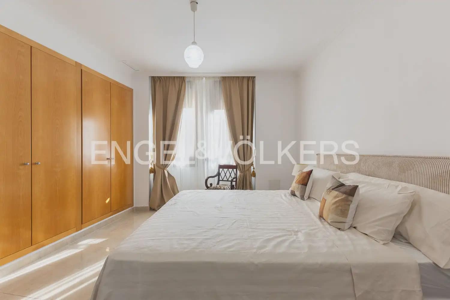 3 bedroom Flat for rent in Valencia city - € 1,900 (Ref: 10019816)
