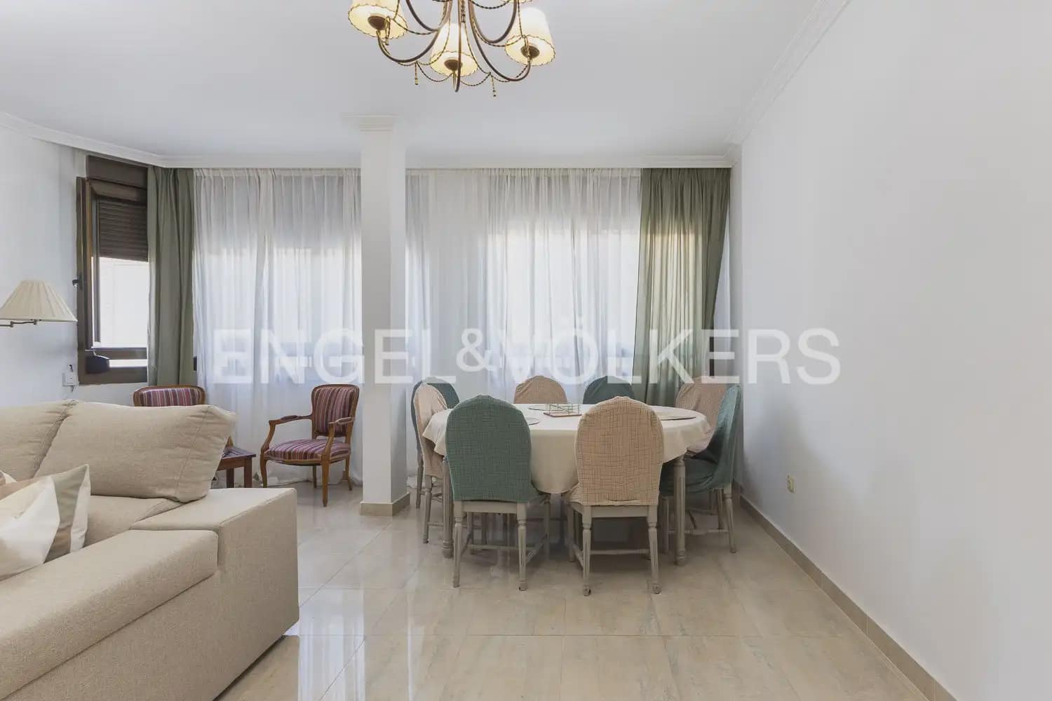 3 bedroom Flat for rent in Valencia city - € 1,900 (Ref: 10019816)