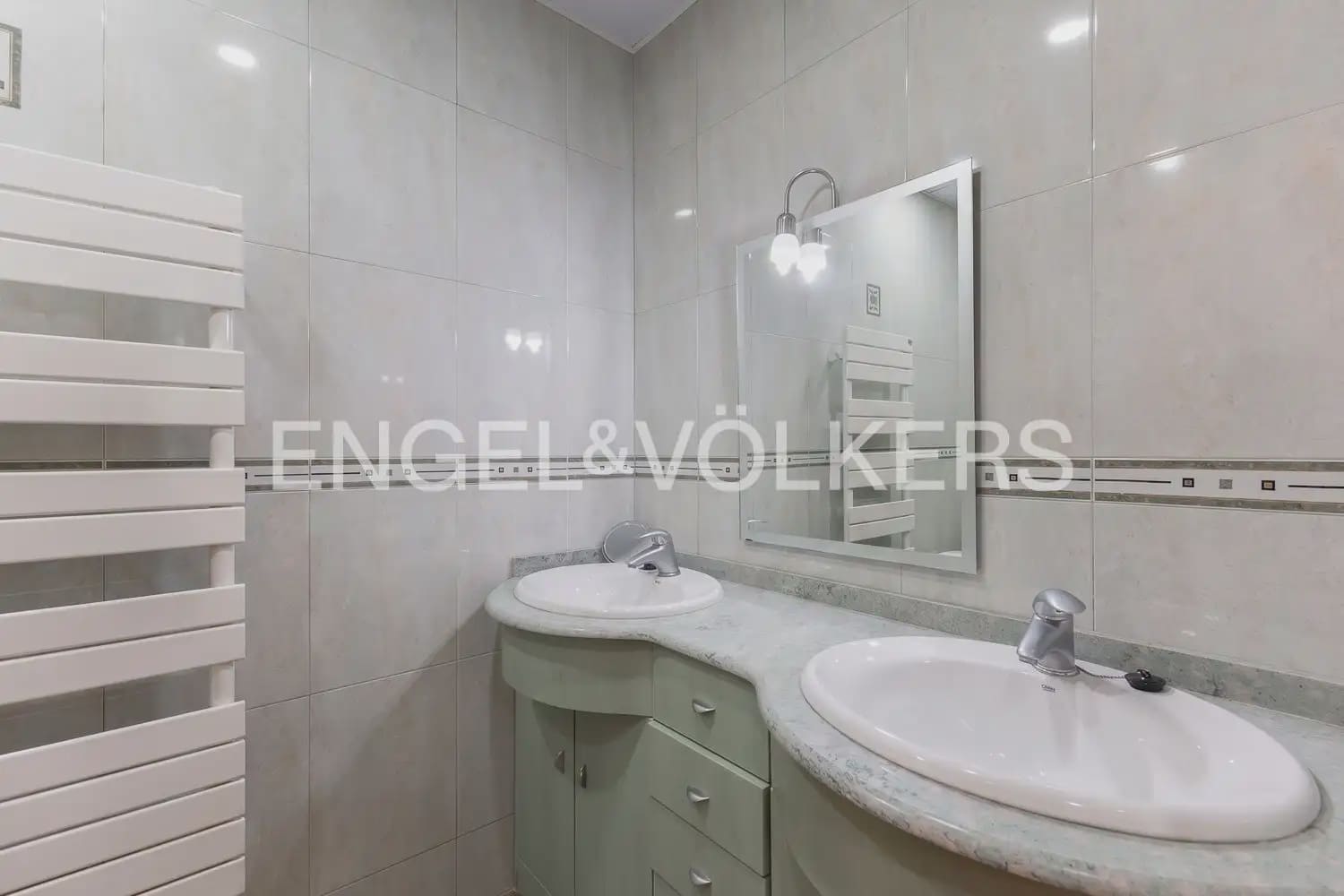 3 bedroom Flat for rent in Valencia city - € 1,900 (Ref: 10019816)
