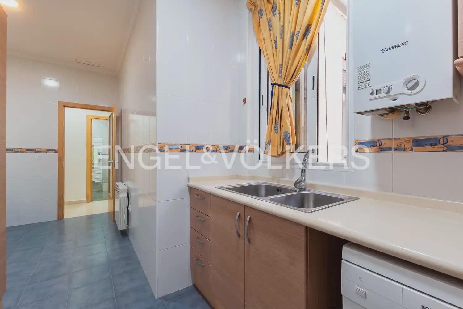 3 bedroom Flat for rent in Valencia city - € 1,900 (Ref: 10019816)