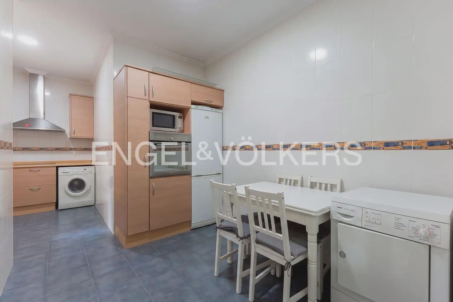 3 bedroom Flat for rent in Valencia city - € 1,900 (Ref: 10019816)