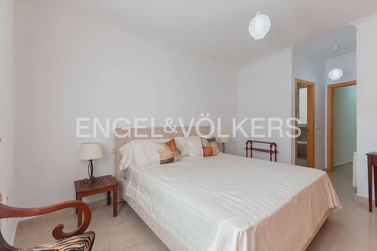 3 bedroom Flat for rent in Valencia city - € 1,900 (Ref: 10019816)