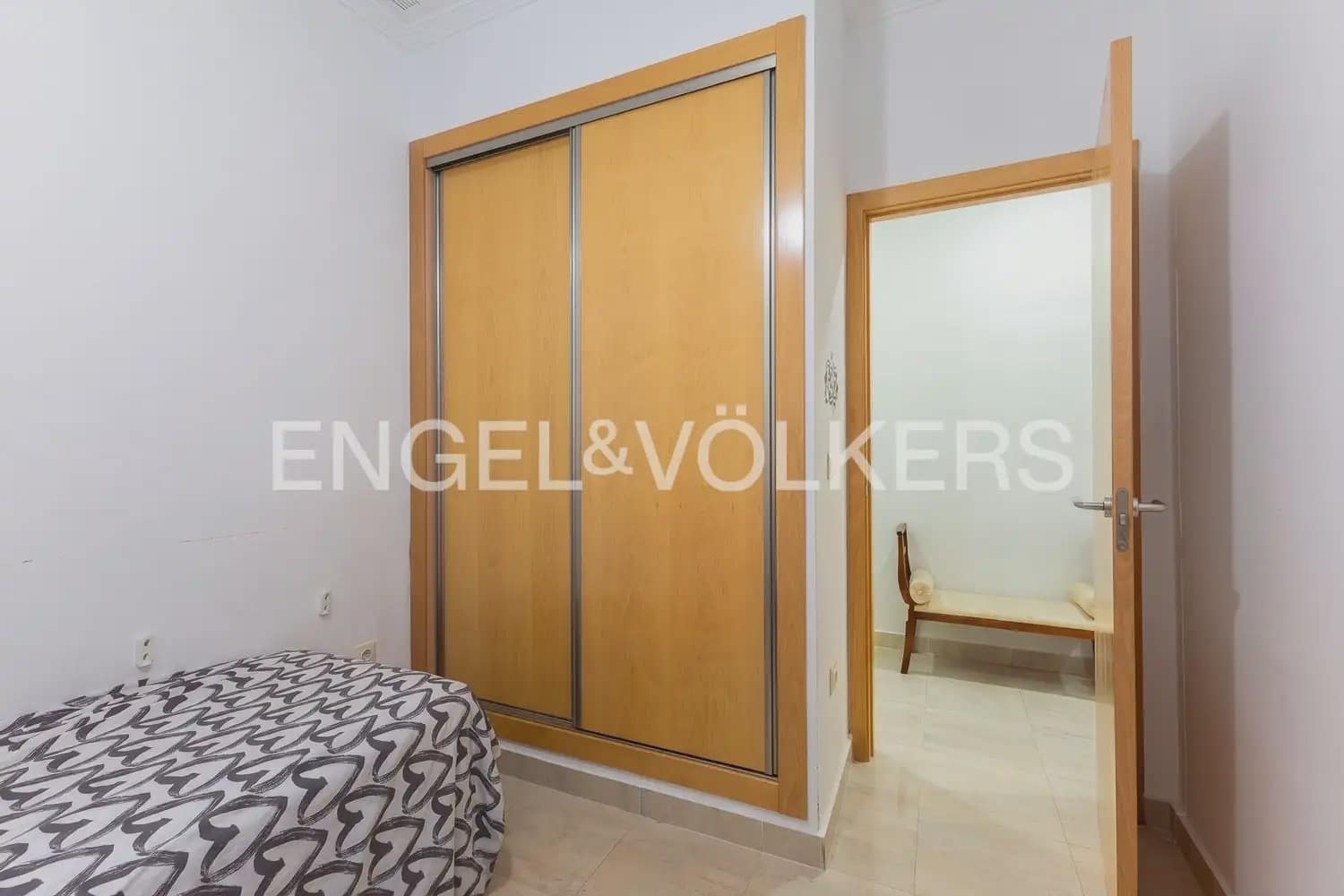 3 bedroom Flat for rent in Valencia city - € 1,900 (Ref: 10019816)