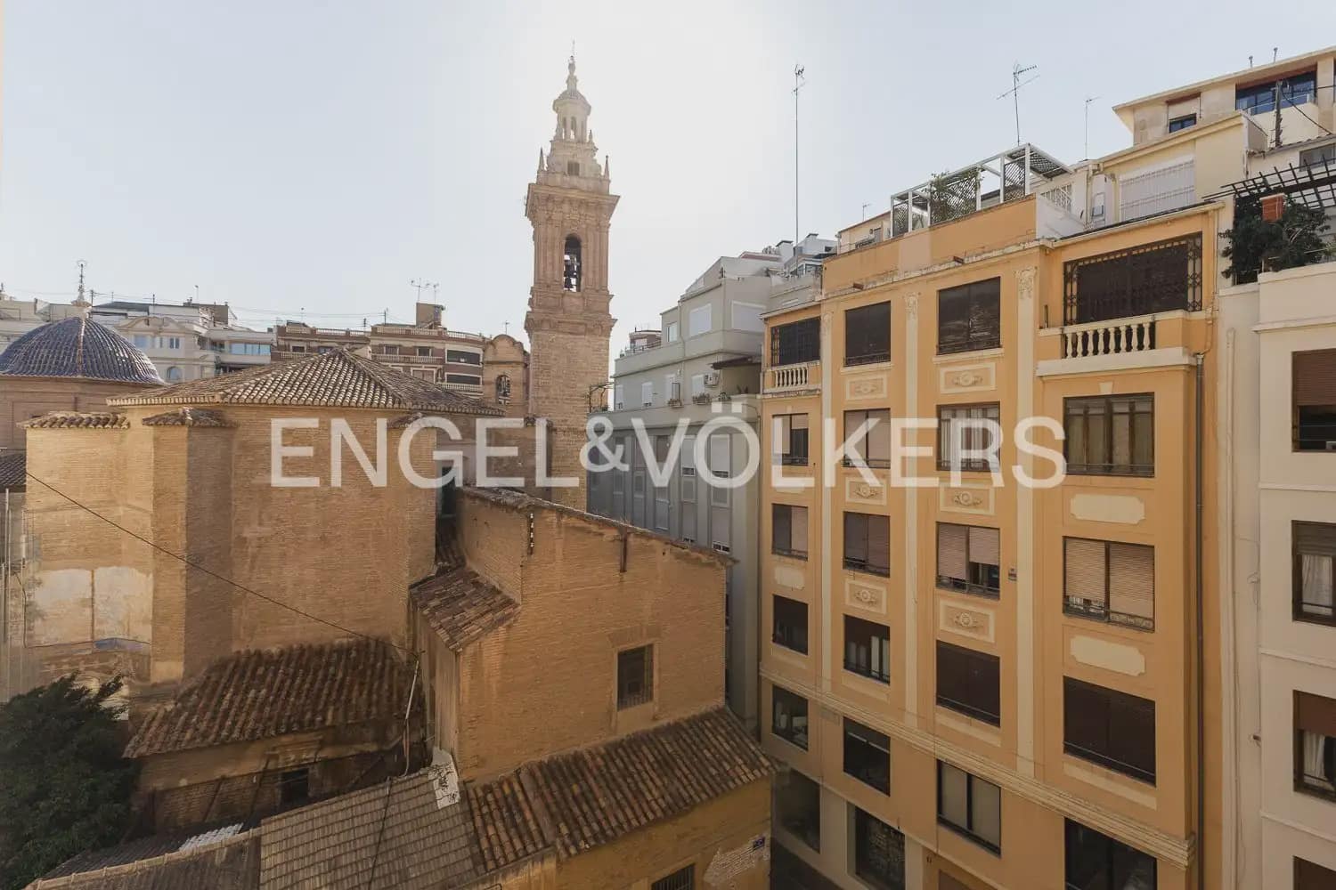 3 bedroom Flat for rent in Valencia city - € 1,900 (Ref: 10019816)