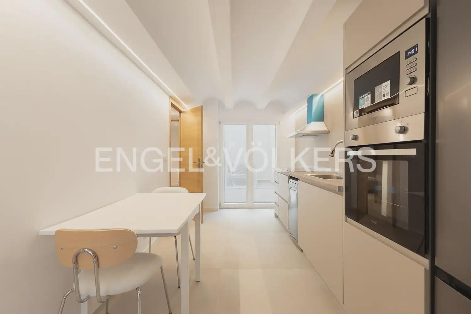 2 bedroom Flat for rent in Valencia city - € 1,500 (Ref: 10021435)
