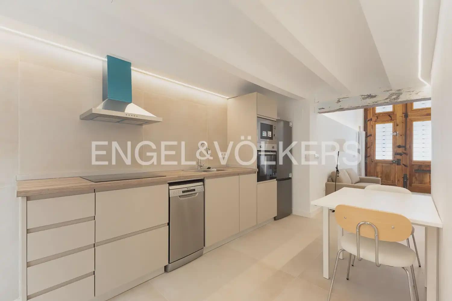 2 bedroom Flat for rent in Valencia city - € 1,500 (Ref: 10021435)