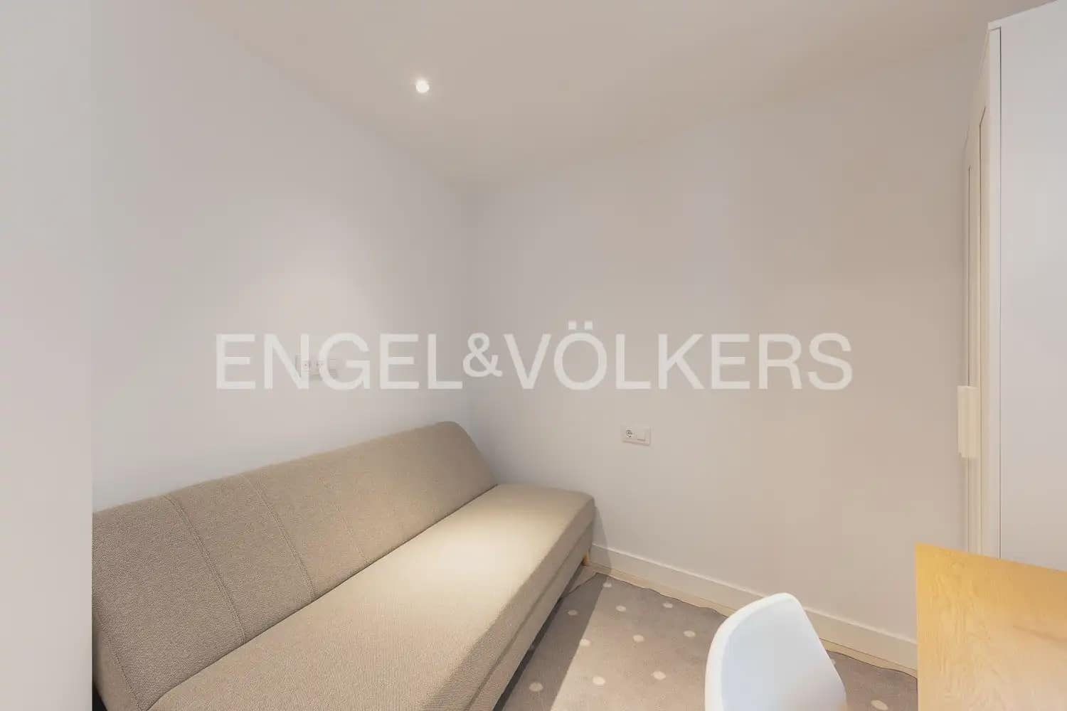 2 bedroom Flat for rent in Valencia city - € 1,500 (Ref: 10021435)