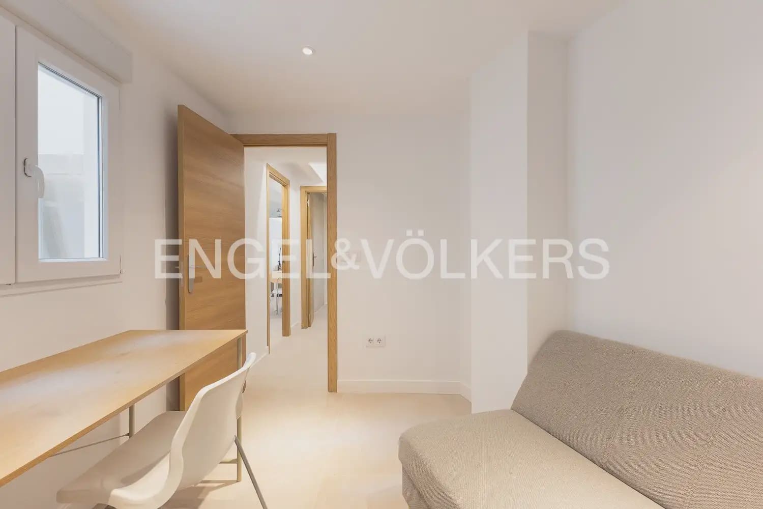 2 bedroom Flat for rent in Valencia city - € 1,500 (Ref: 10021435)