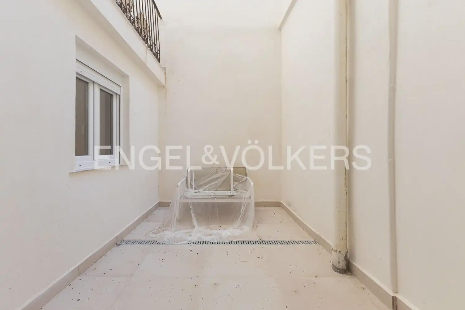 2 bedroom Flat for rent in Valencia city - € 1,500 (Ref: 10021435)