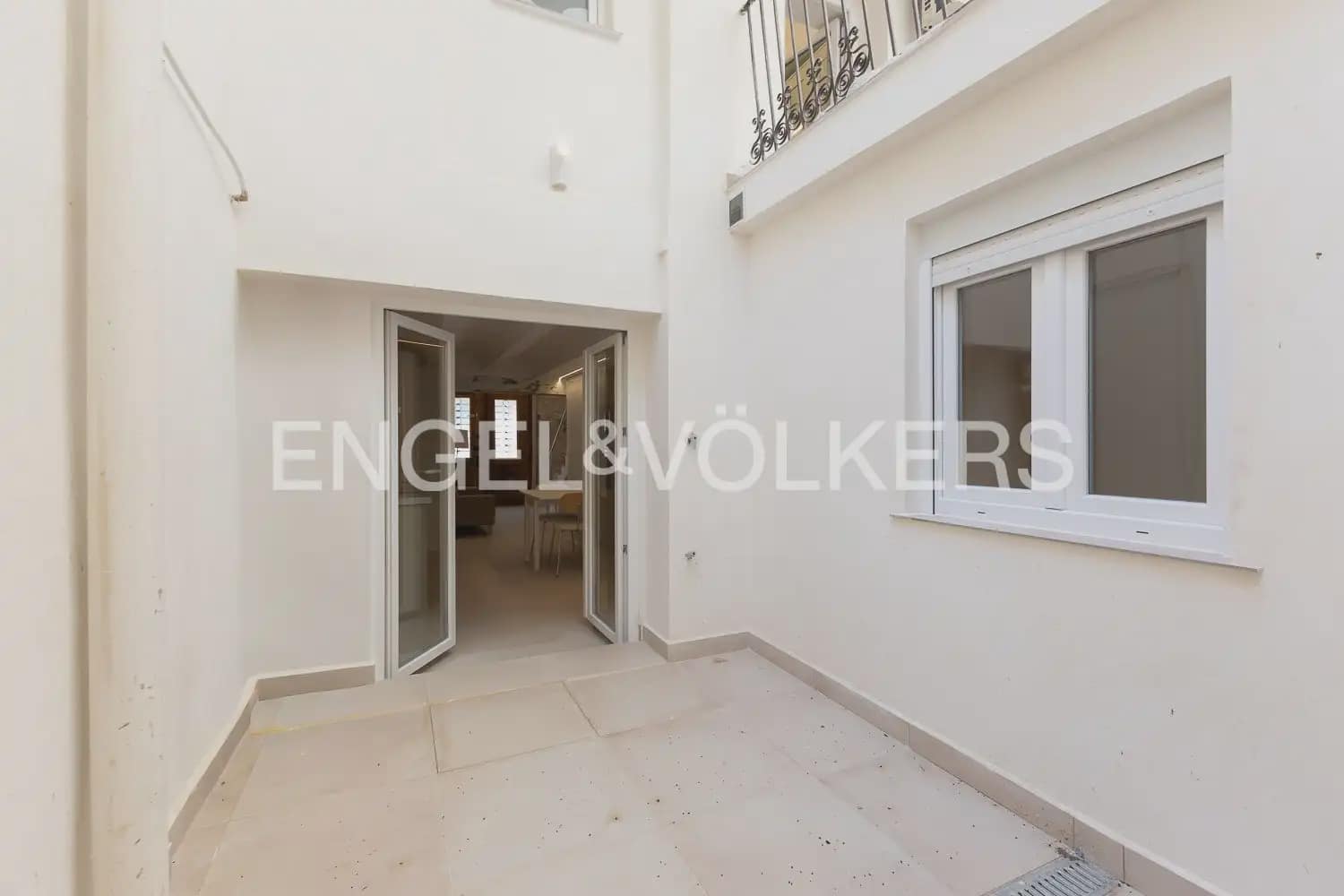 2 bedroom Flat for rent in Valencia city - € 1,500 (Ref: 10021435)