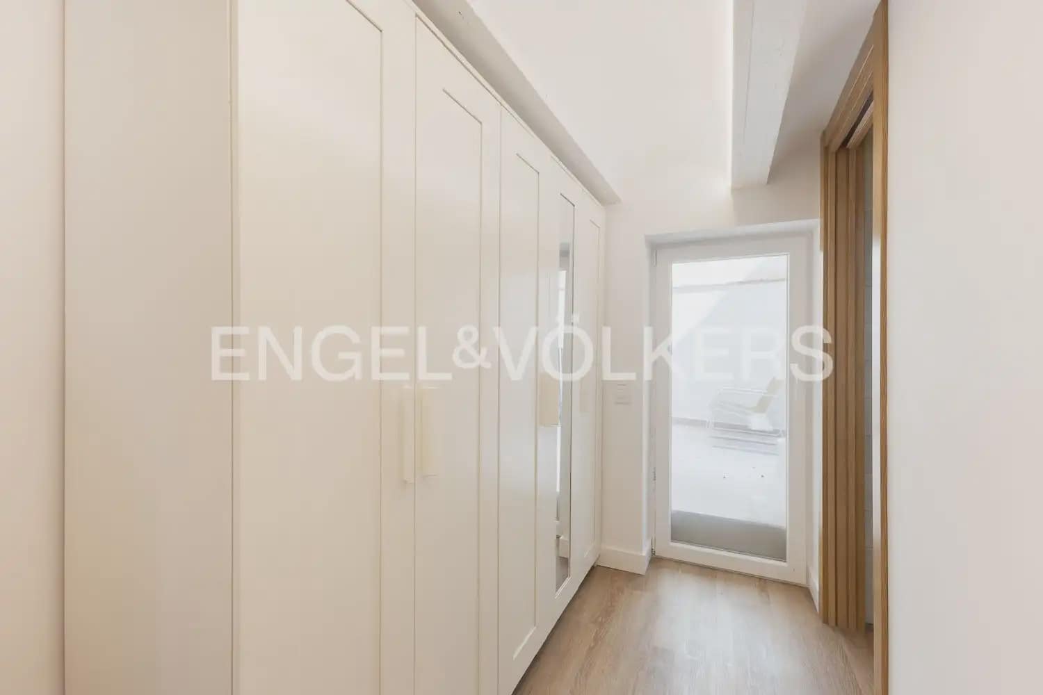 2 bedroom Flat for rent in Valencia city - € 1,500 (Ref: 10021435)