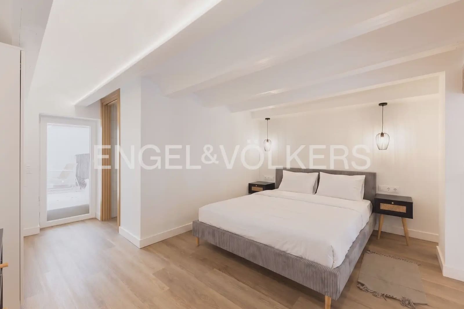 2 bedroom Flat for rent in Valencia city - € 1,500 (Ref: 10021435)