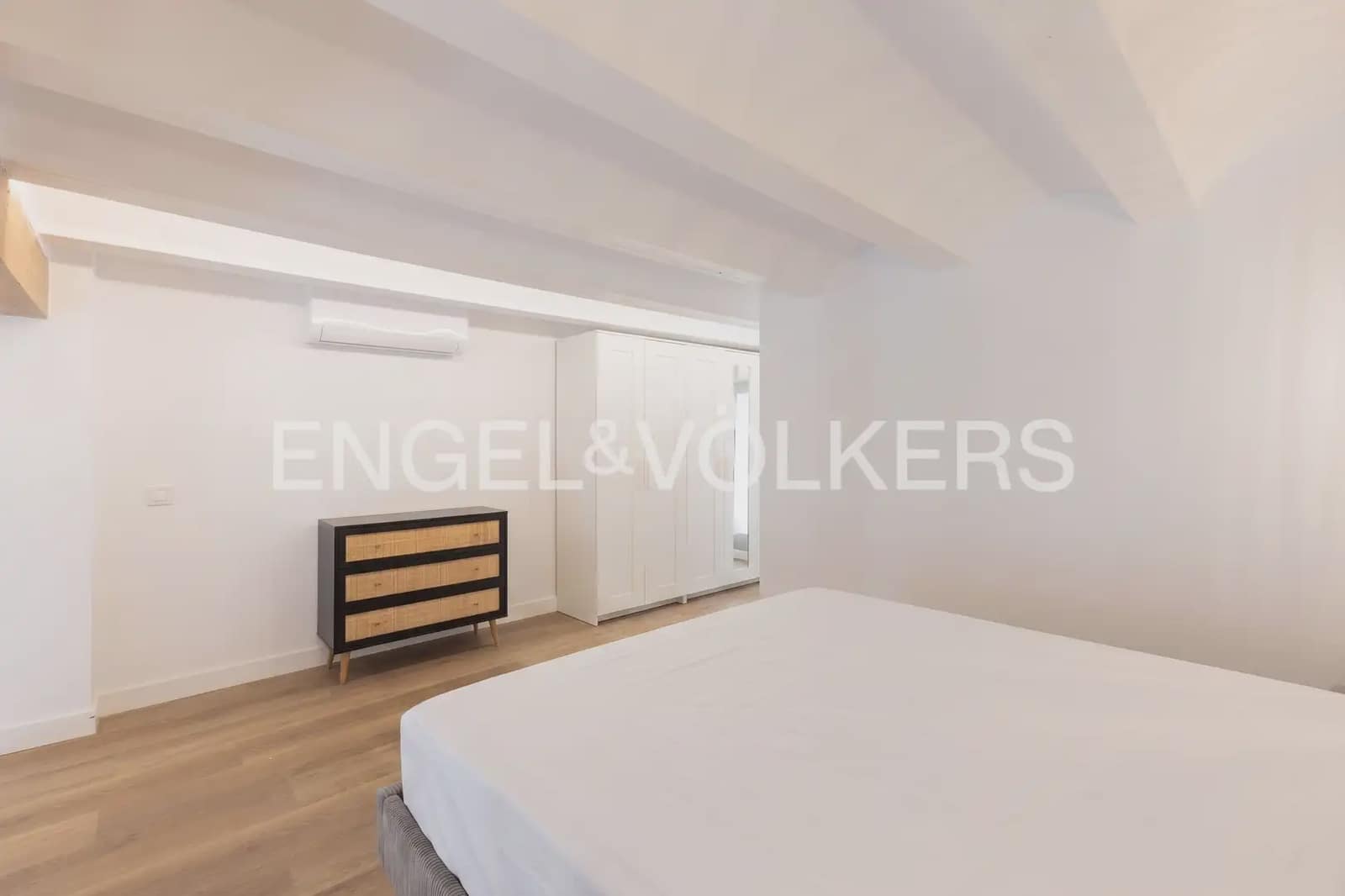 2 bedroom Flat for rent in Valencia city - € 1,500 (Ref: 10021435)