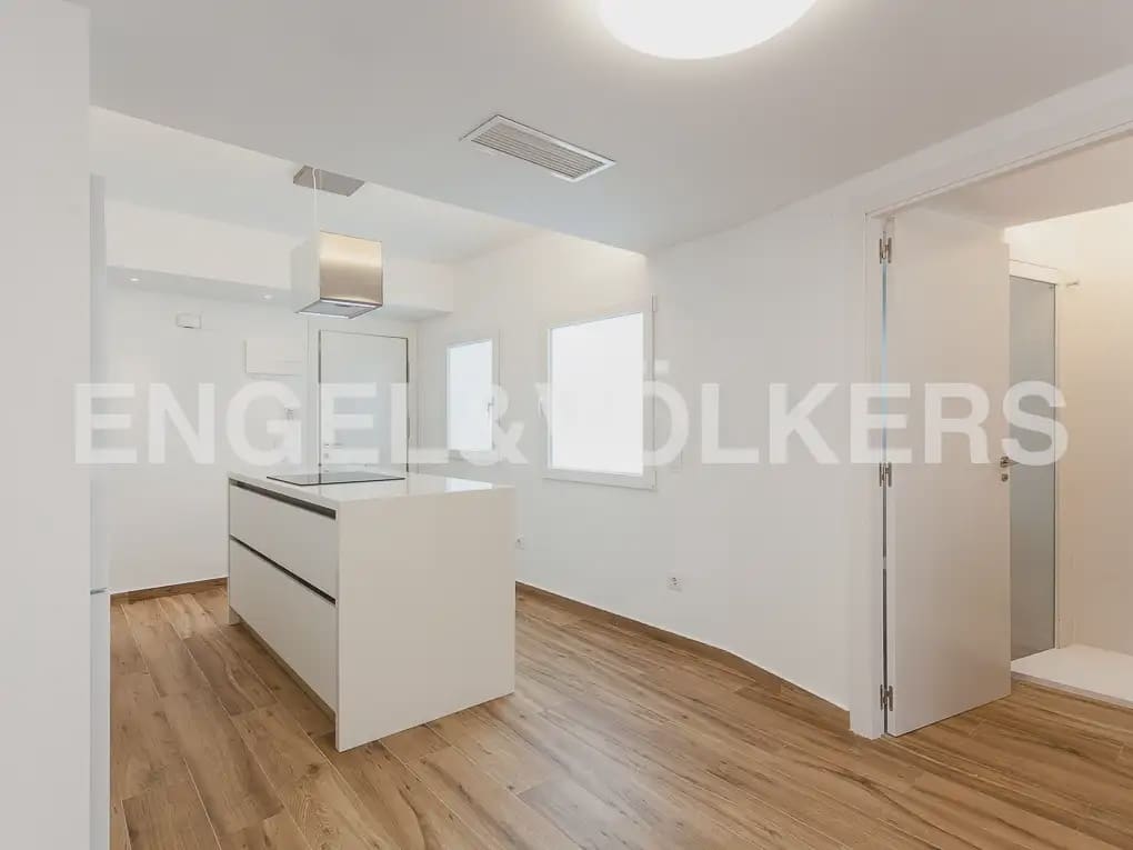 2 bedroom Flat for rent in Valencia city - € 1,800 (Ref: 10021436)