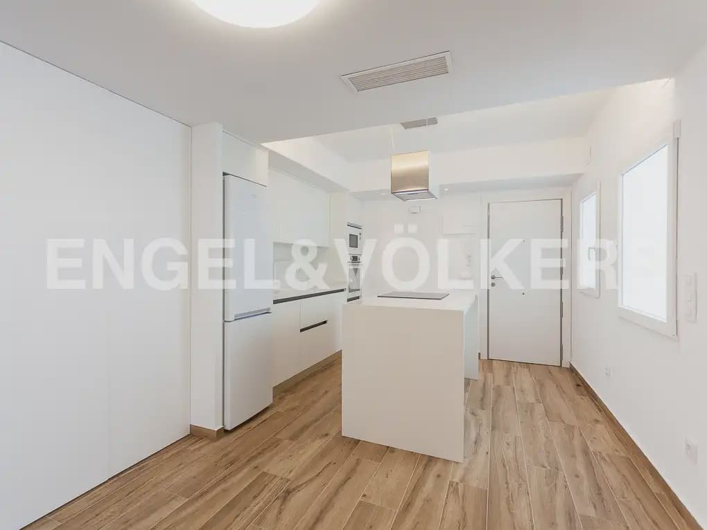 2 bedroom Flat for rent in Valencia city - € 1,800 (Ref: 10021436)