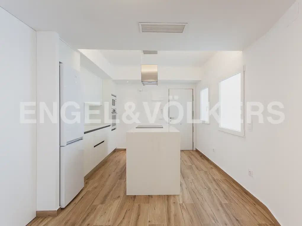 2 bedroom Flat for rent in Valencia city - € 1,800 (Ref: 10021436)