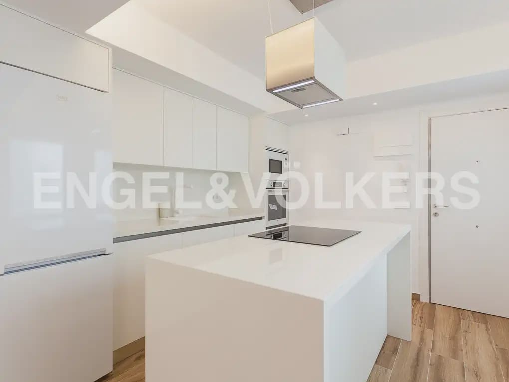 2 bedroom Flat for rent in Valencia city - € 1,800 (Ref: 10021436)