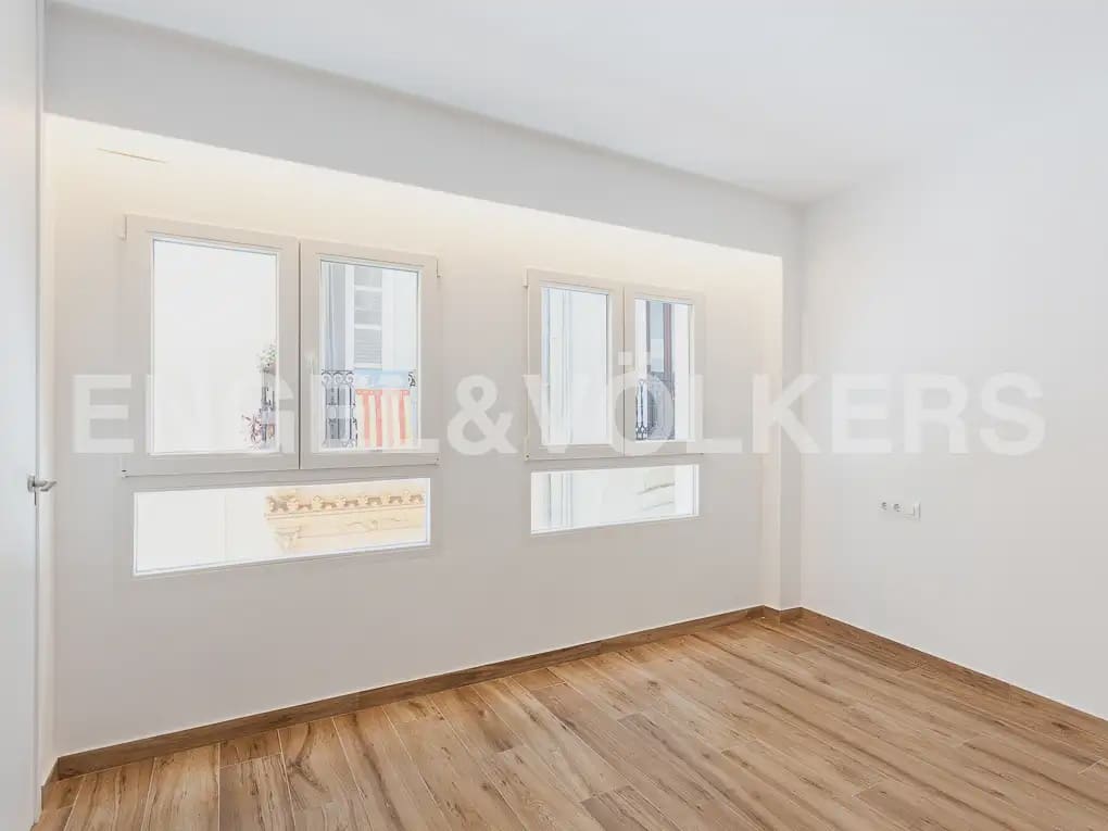 2 bedroom Flat for rent in Valencia city - € 1,800 (Ref: 10021436)