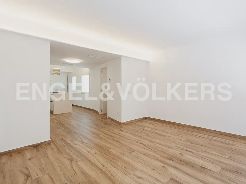 2 bedroom Flat for rent in Valencia city - € 1,800 (Ref: 10021436)