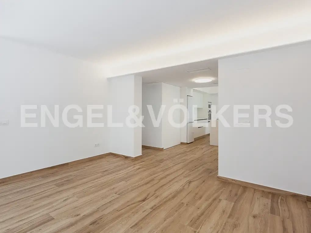 2 bedroom Flat for rent in Valencia city - € 1,800 (Ref: 10021436)