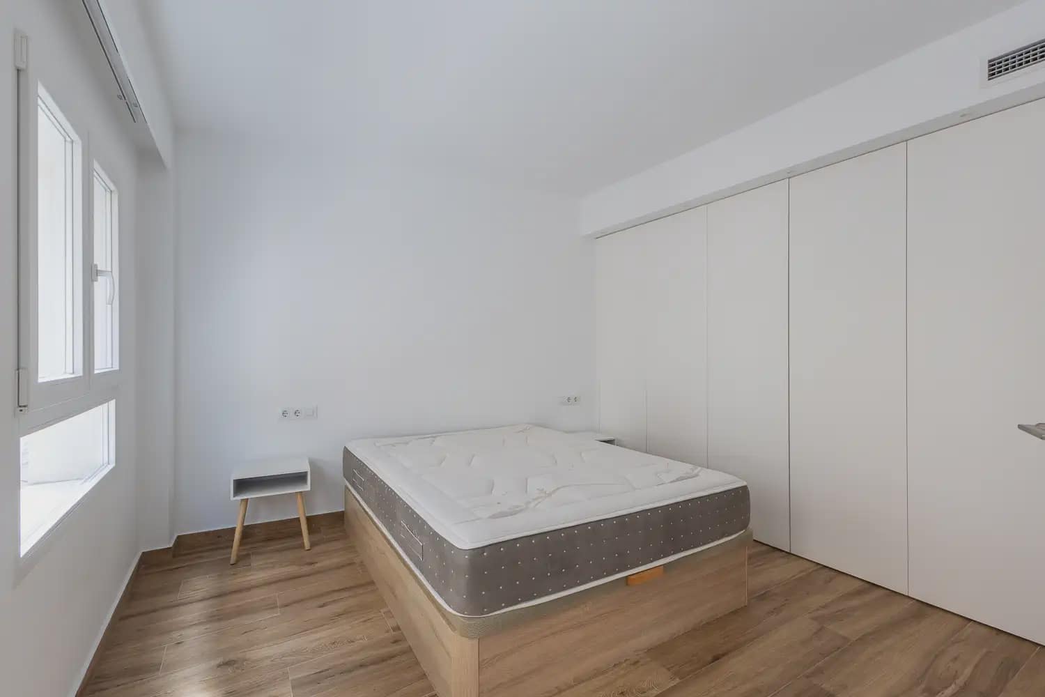 2 bedroom Flat for rent in Valencia city - € 1,800 (Ref: 10021436)