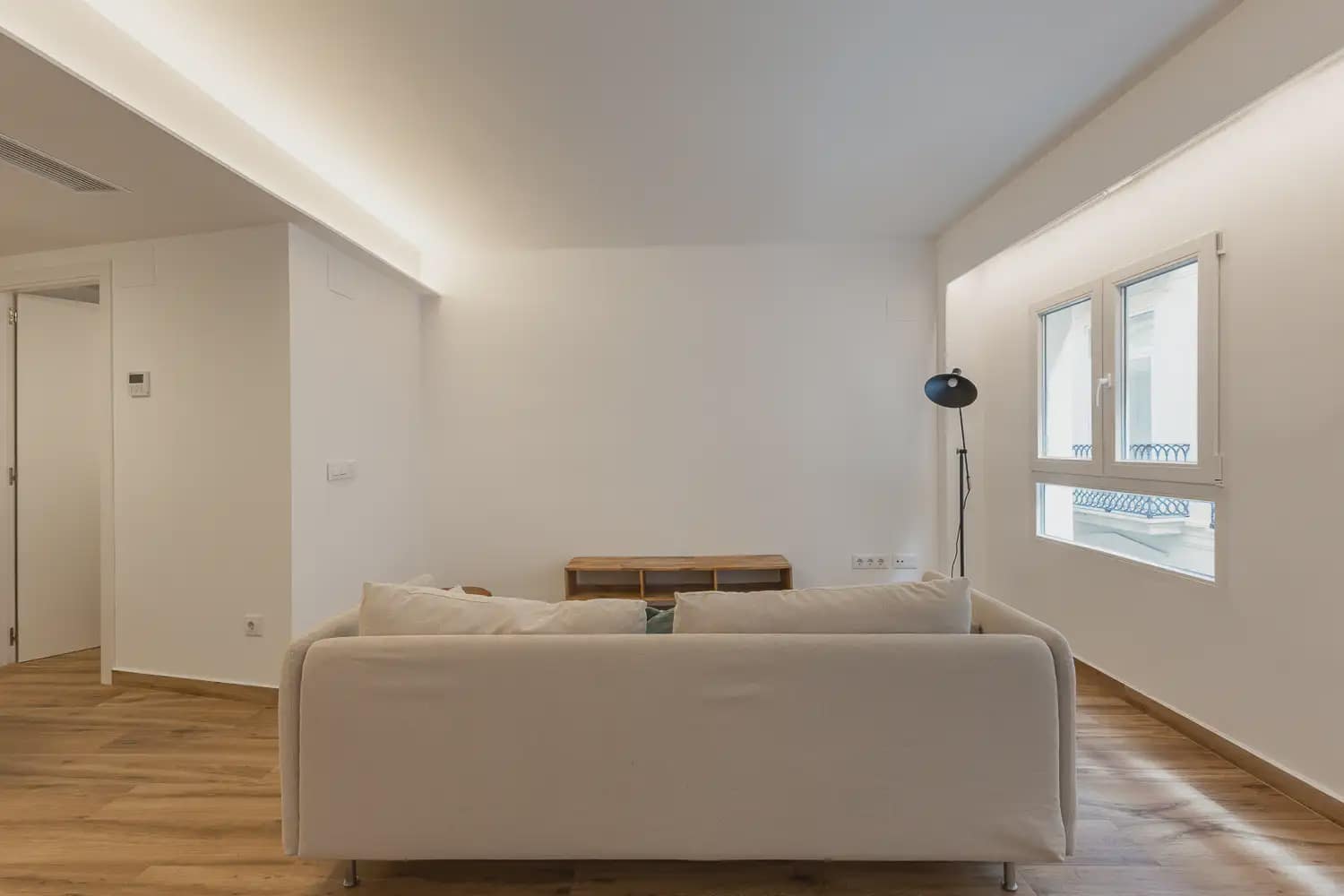 2 bedroom Flat for rent in Valencia city - € 1,800 (Ref: 10021436)