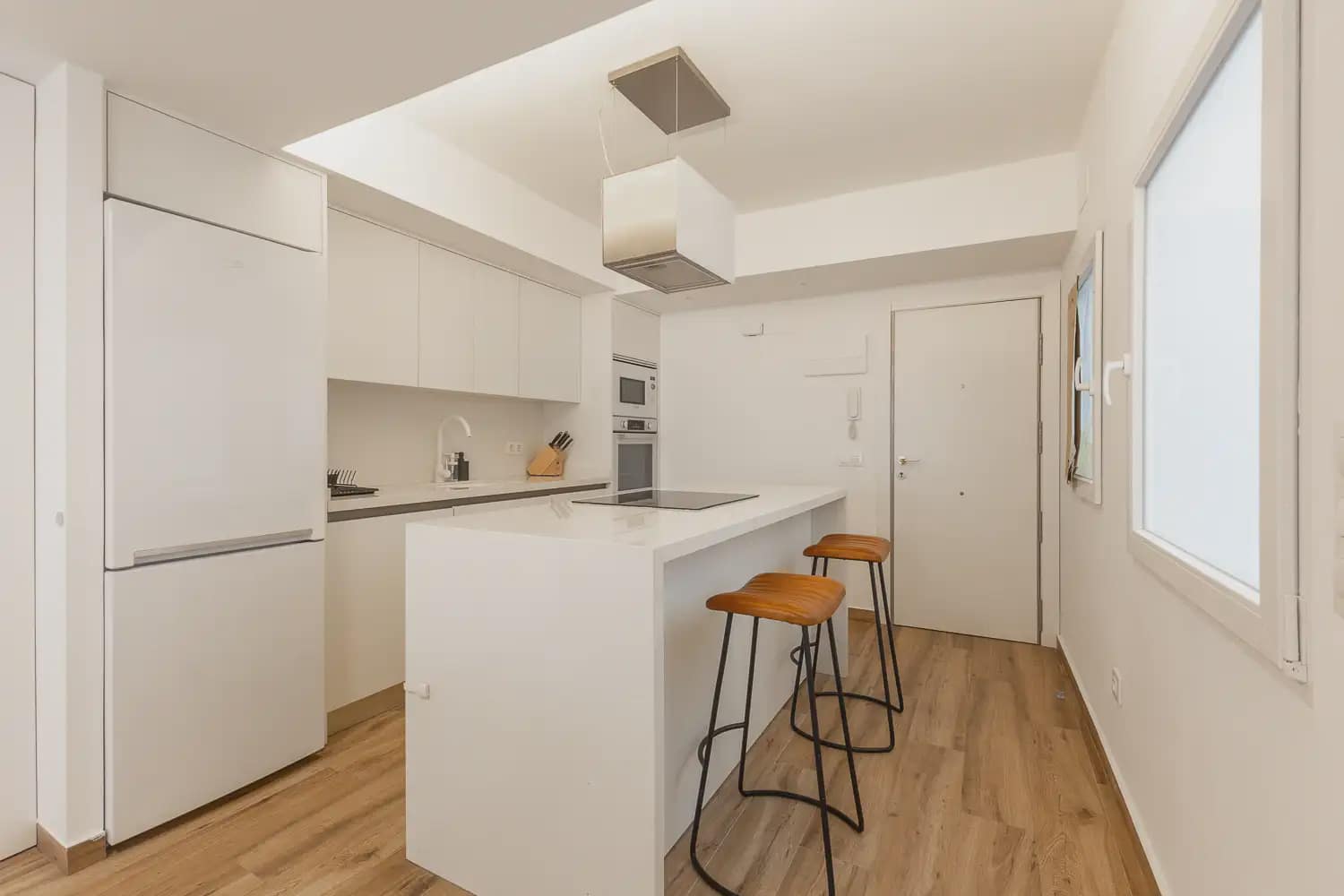2 bedroom Flat for rent in Valencia city - € 1,800 (Ref: 10021436)