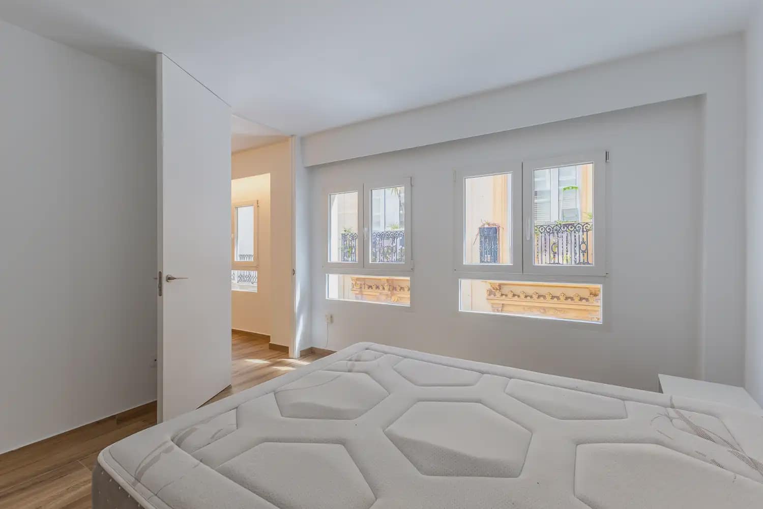 2 bedroom Flat for rent in Valencia city - € 1,800 (Ref: 10021436)
