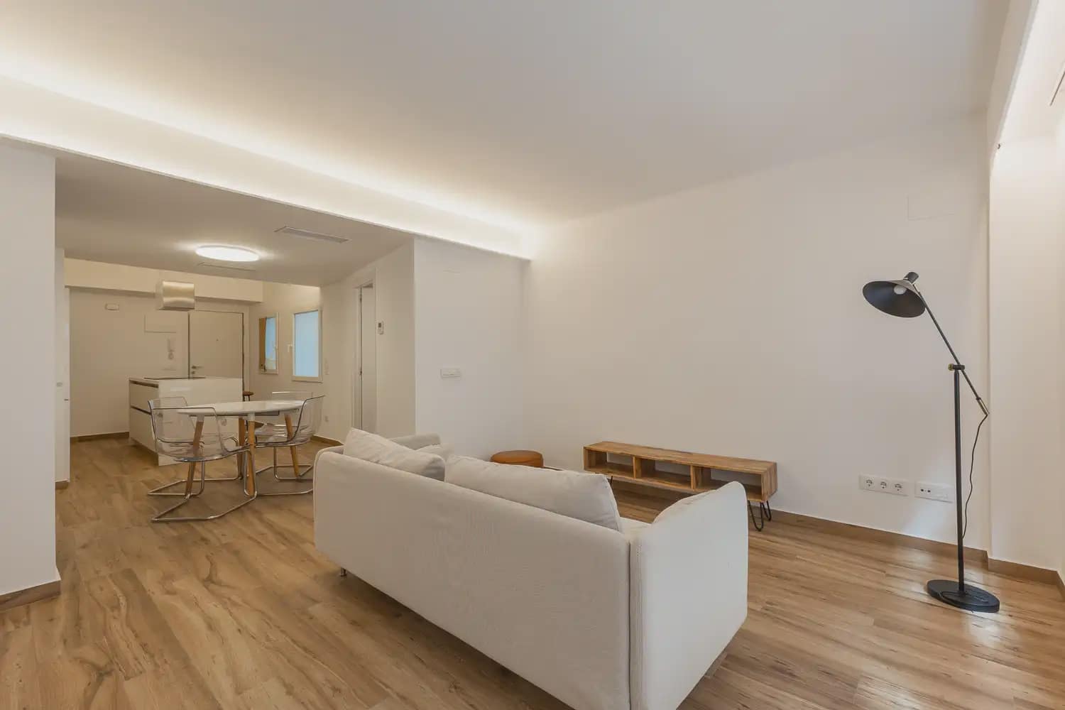 2 bedroom Flat for rent in Valencia city - € 1,800 (Ref: 10021436)