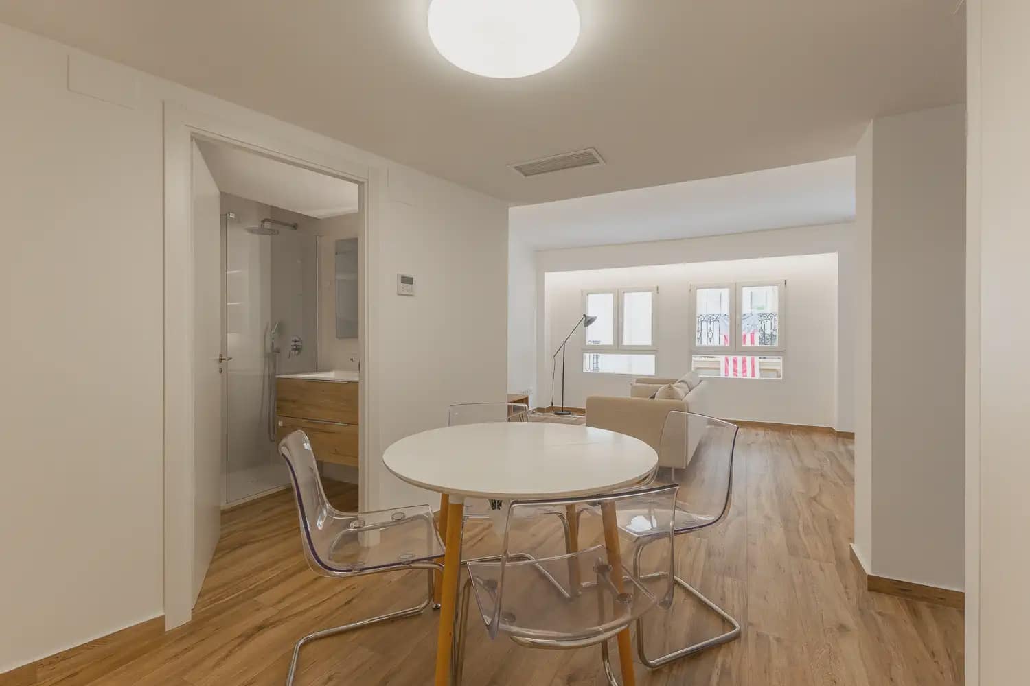 2 bedroom Flat for rent in Valencia city - € 1,800 (Ref: 10021436)