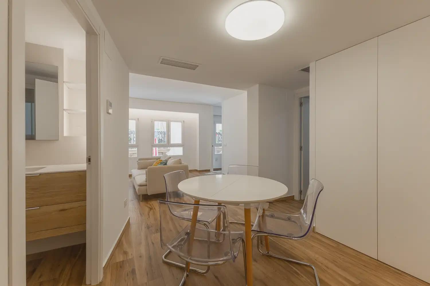 2 bedroom Flat for rent in Valencia city - € 1,800 (Ref: 10021436)