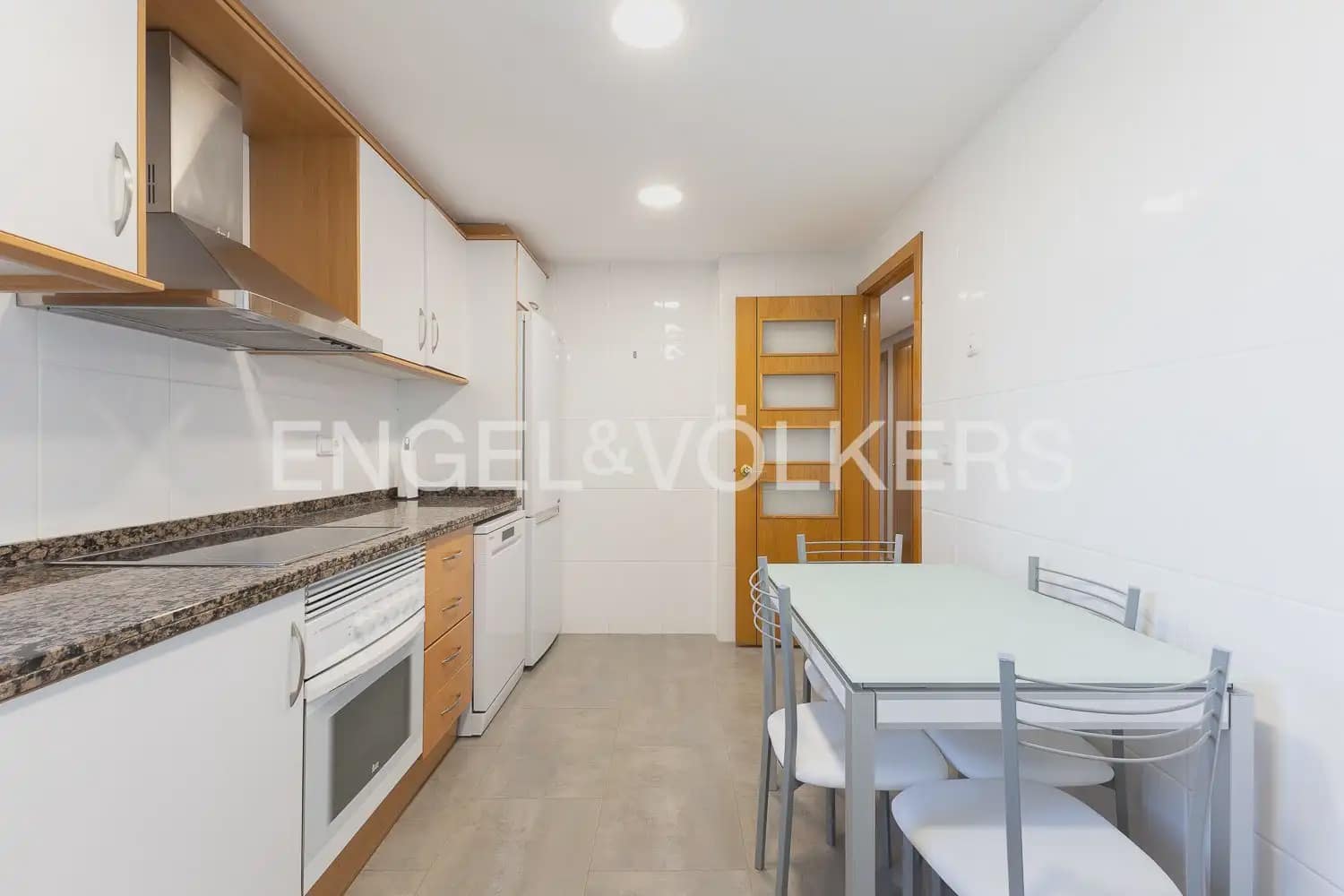 3 bedroom Flat for rent in Valencia city with pool garage - € 2,100 (Ref: 10021437)