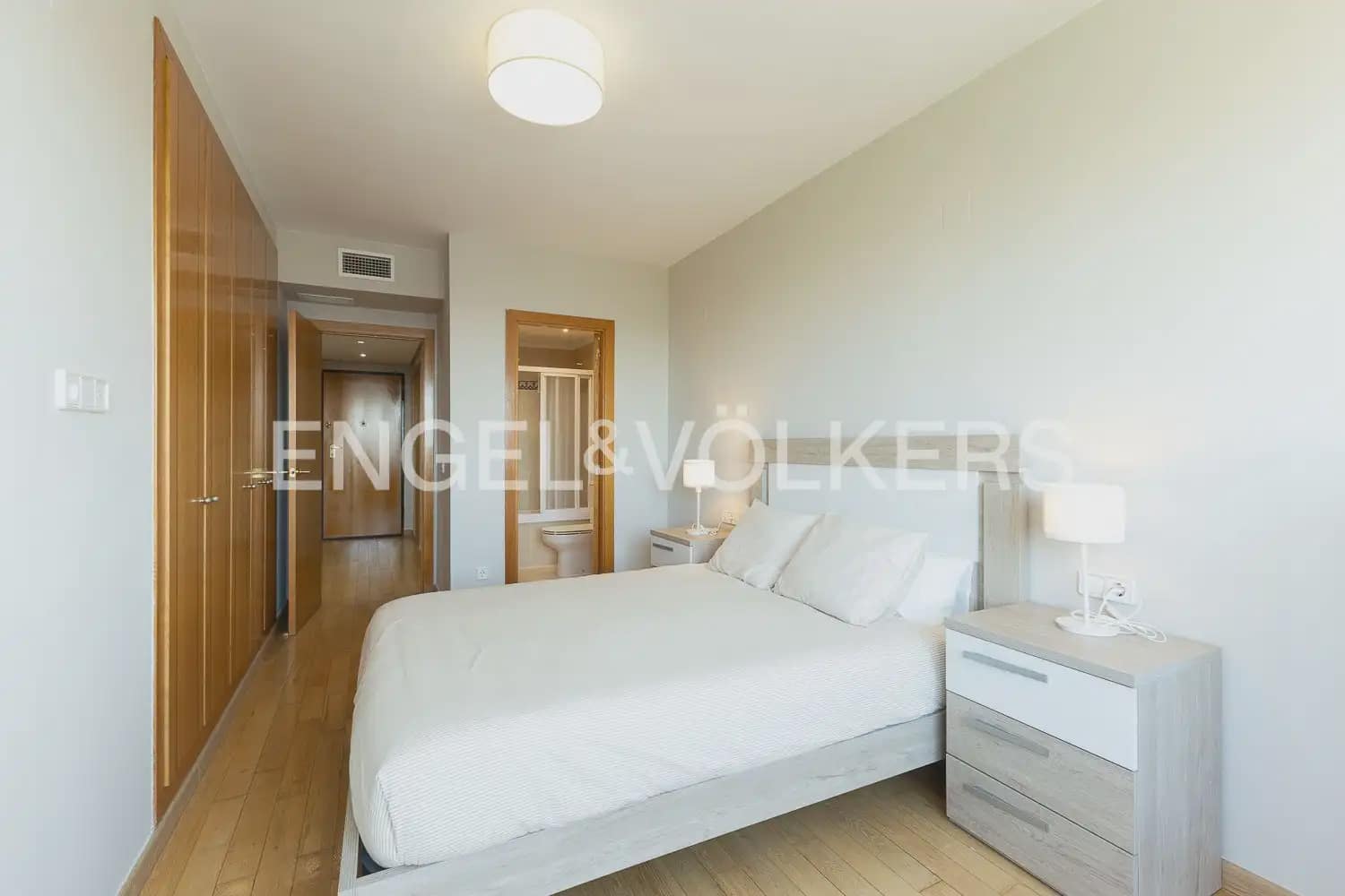 3 bedroom Flat for rent in Valencia city with pool garage - € 2,100 (Ref: 10021437)