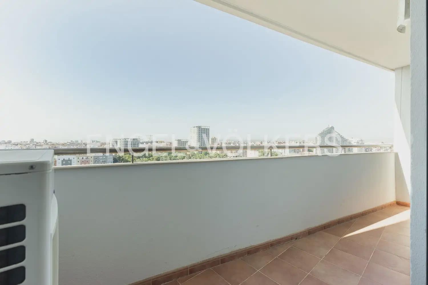 3 bedroom Flat for rent in Valencia city with pool garage - € 2,100 (Ref: 10021437)
