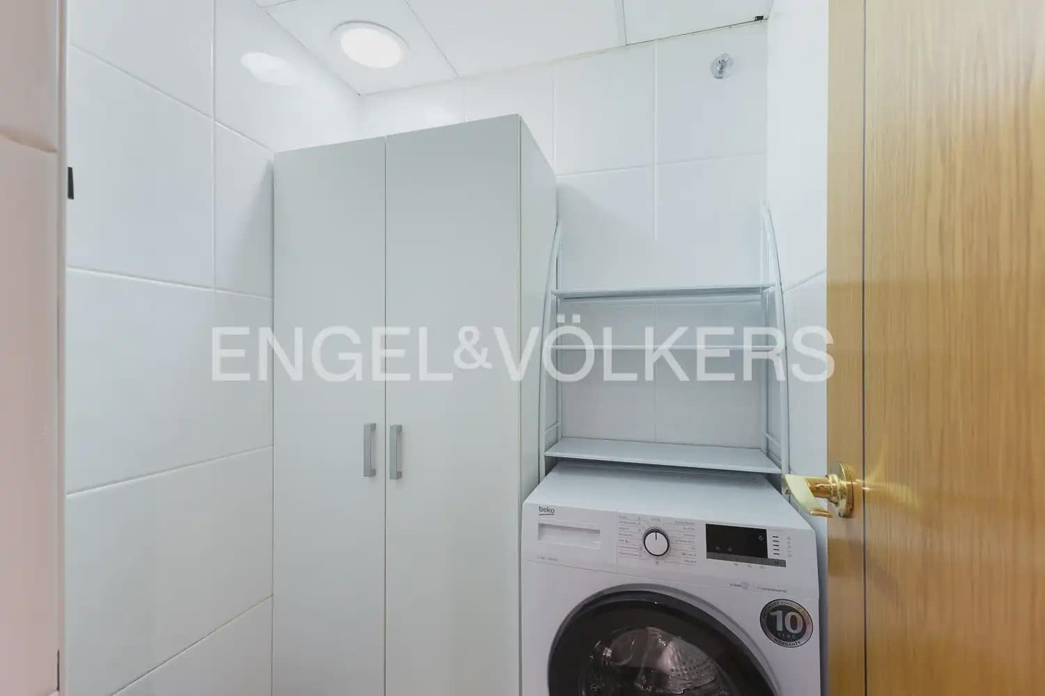 3 bedroom Flat for rent in Valencia city with pool garage - € 2,100 (Ref: 10021437)