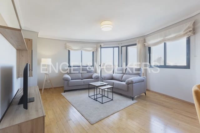 3 bedroom Flat for rent in Sant Pau, Valencia city with pool garage - € 2,100 (Ref: 10021437)