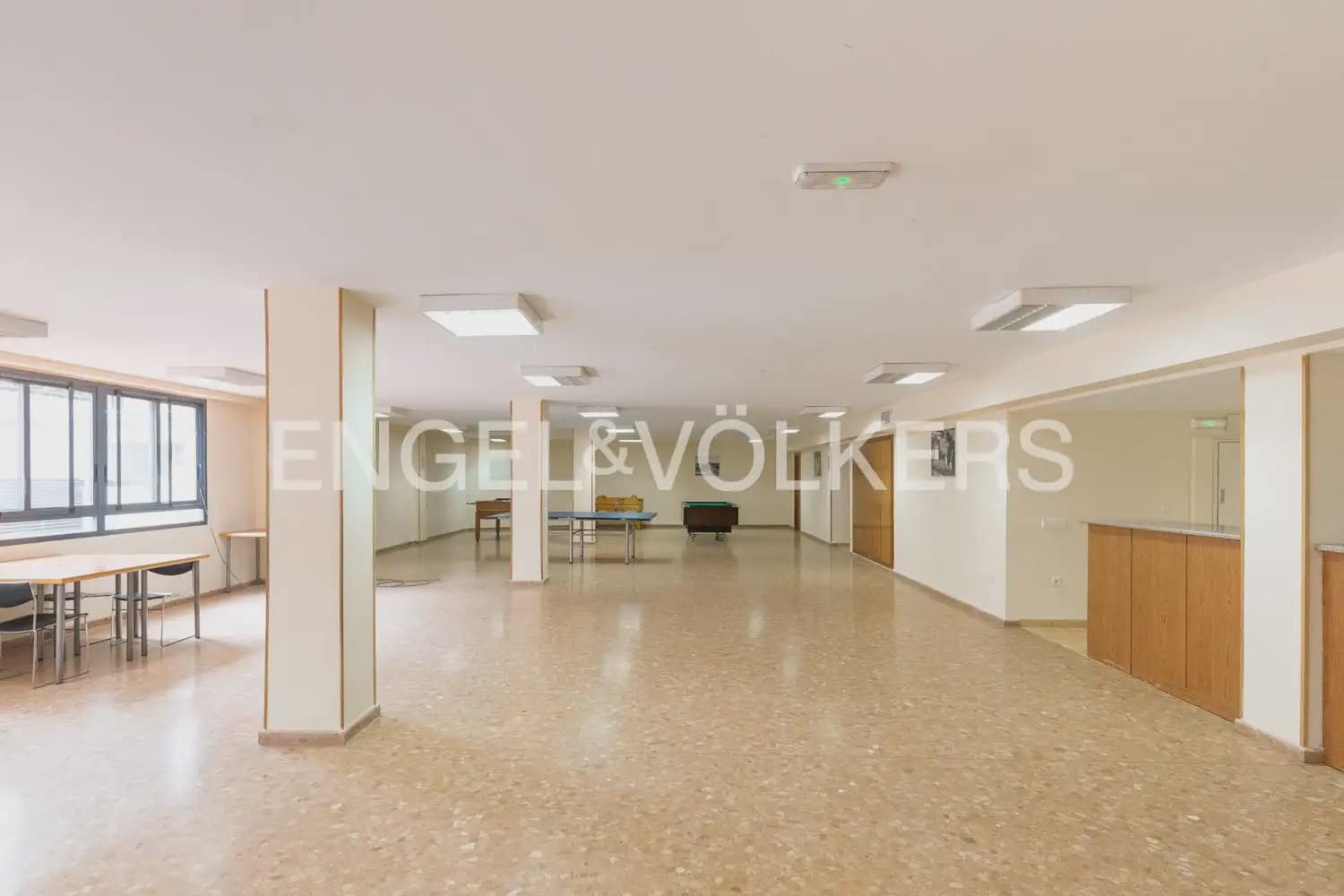 3 bedroom Flat for rent in Valencia city with pool garage - € 2,100 (Ref: 10021437)