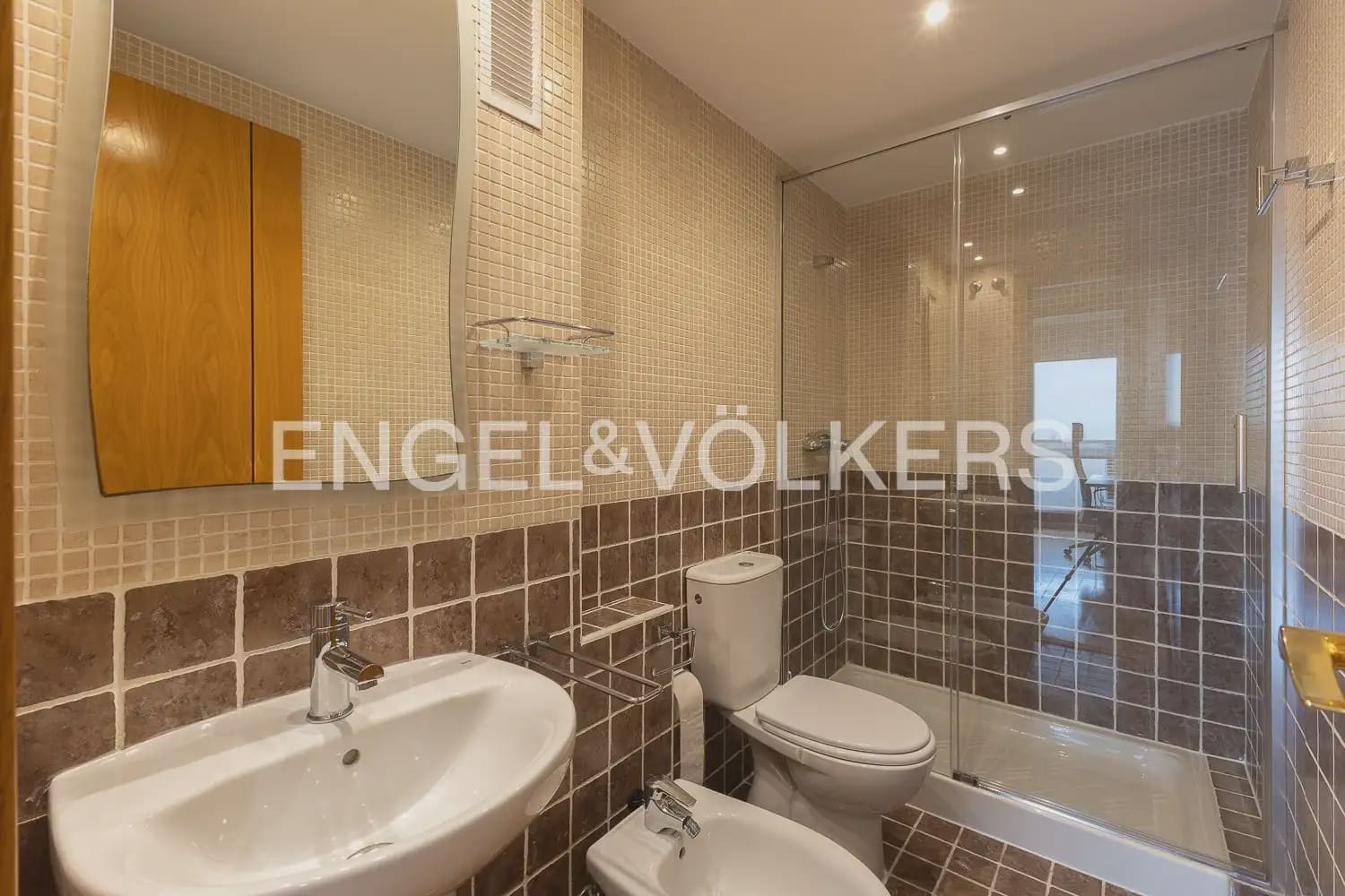 3 bedroom Flat for rent in Valencia city with pool garage - € 2,100 (Ref: 10021437)