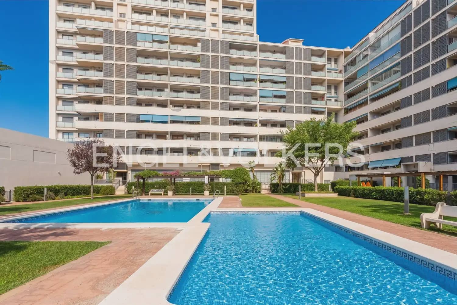 3 bedroom Flat for rent in Valencia city with pool garage - € 2,100 (Ref: 10021437)