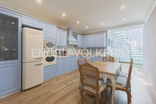 3 bedroom Townhouse for sale in Cabanyal-Canyamelar, Valencia city - € 799,000 (Ref: 10021438)