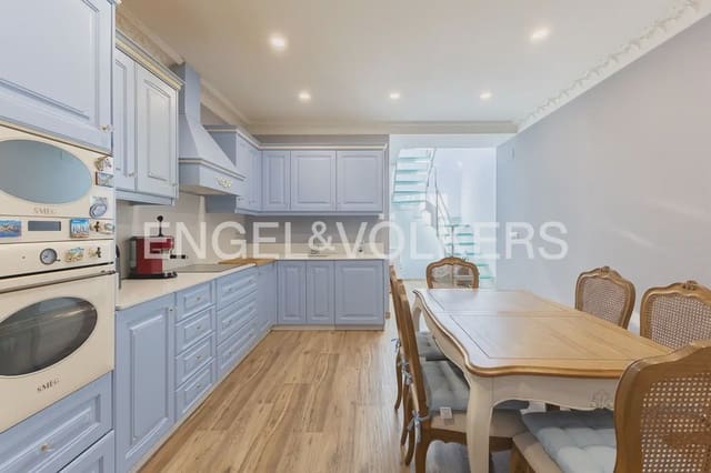 3 bedroom Townhouse for sale in Cabanyal-Canyamelar, Valencia city - € 799,000 (Ref: 10021438)