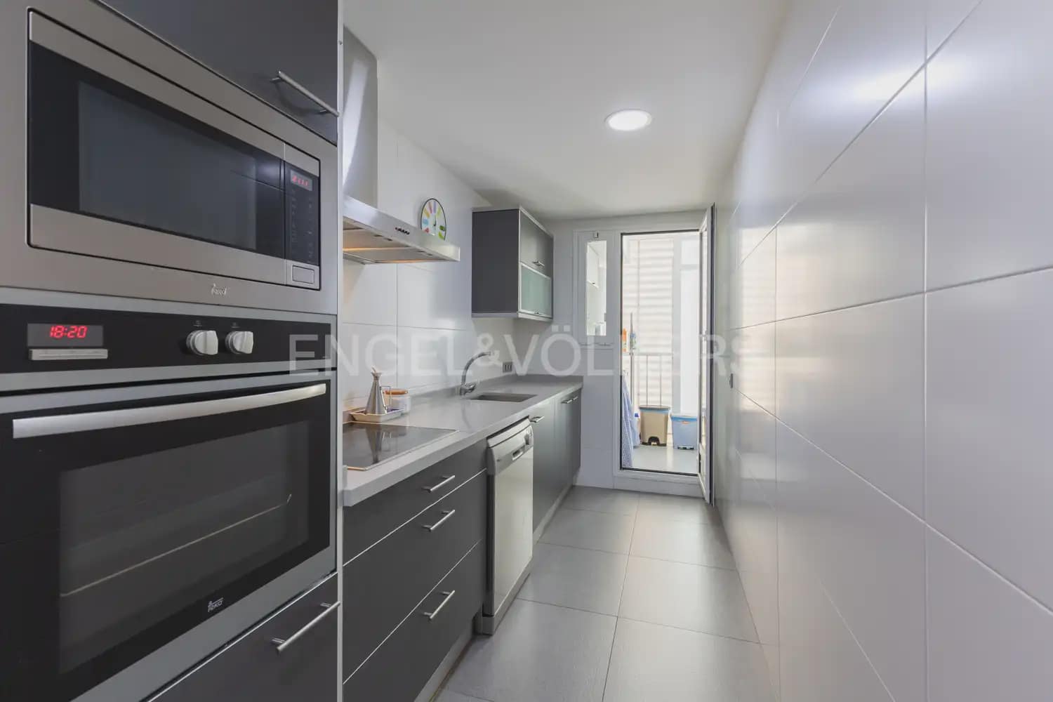 2 Zimmer Wohnung zu vermieten in Puig mit Pool Garage - 1.000 € (Ref: 10021606)