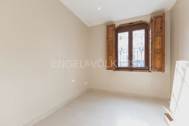 Maison de Ville de 4 chambres à louer à Els Orriols, Valence ville - 3 500 € (Ref: 10021609)