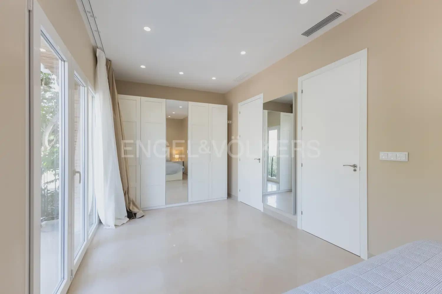 Maison de Ville de 4 chambres à louer à Valence ville - 3 500 € (Ref: 10021609)
