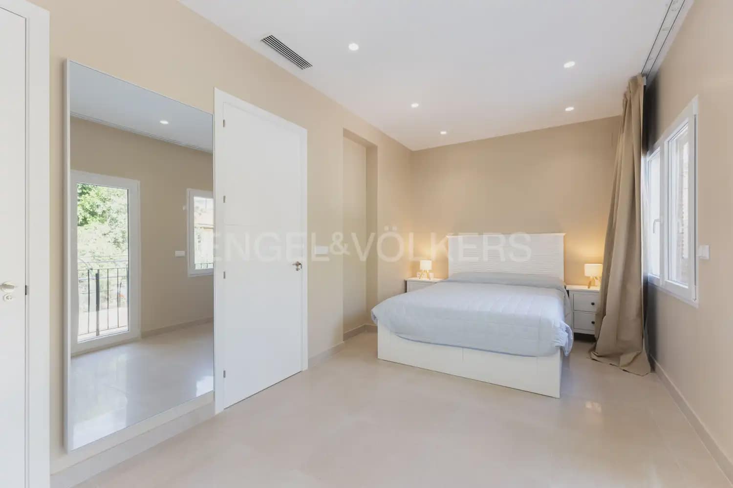 Maison de Ville de 4 chambres à louer à Valence ville - 3 500 € (Ref: 10021609)