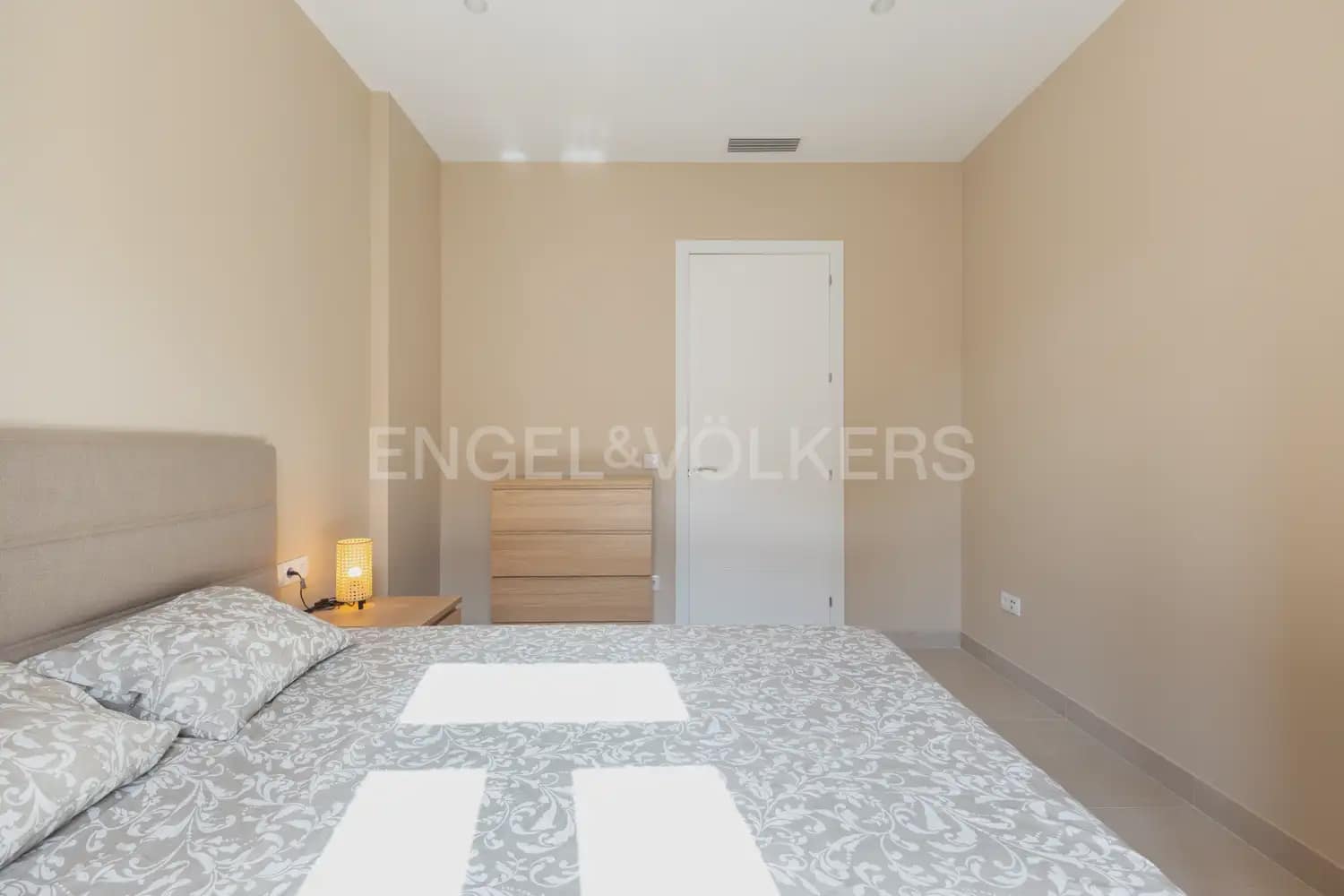 Maison de Ville de 4 chambres à louer à Valence ville - 3 500 € (Ref: 10021609)