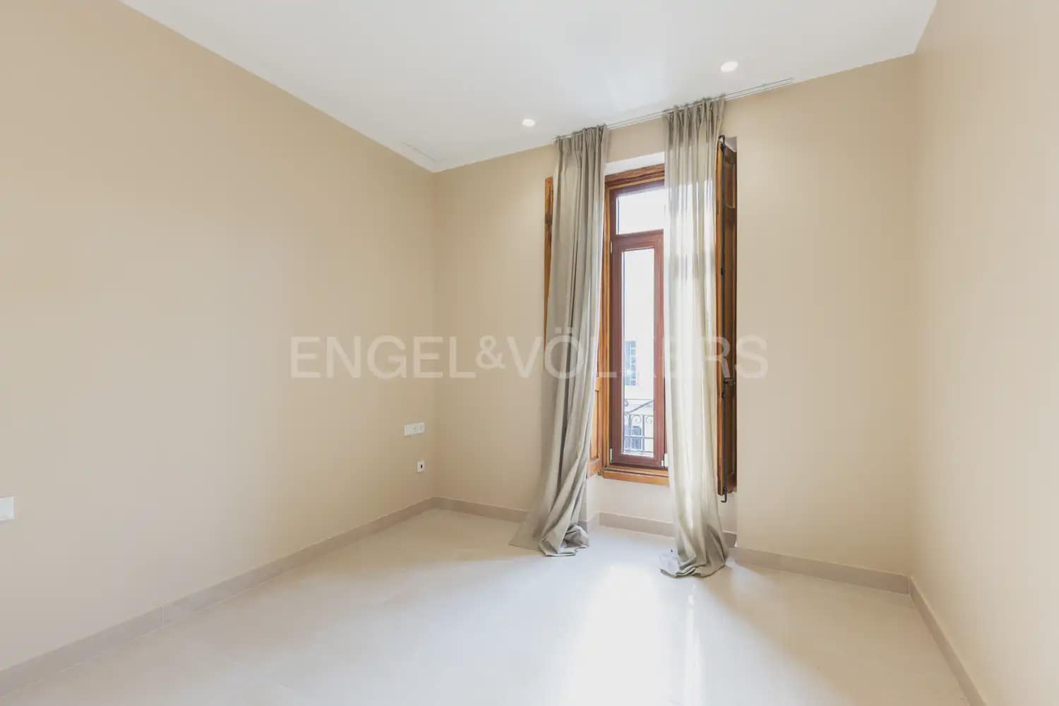 Maison de Ville de 4 chambres à louer à Valence ville - 3 500 € (Ref: 10021609)