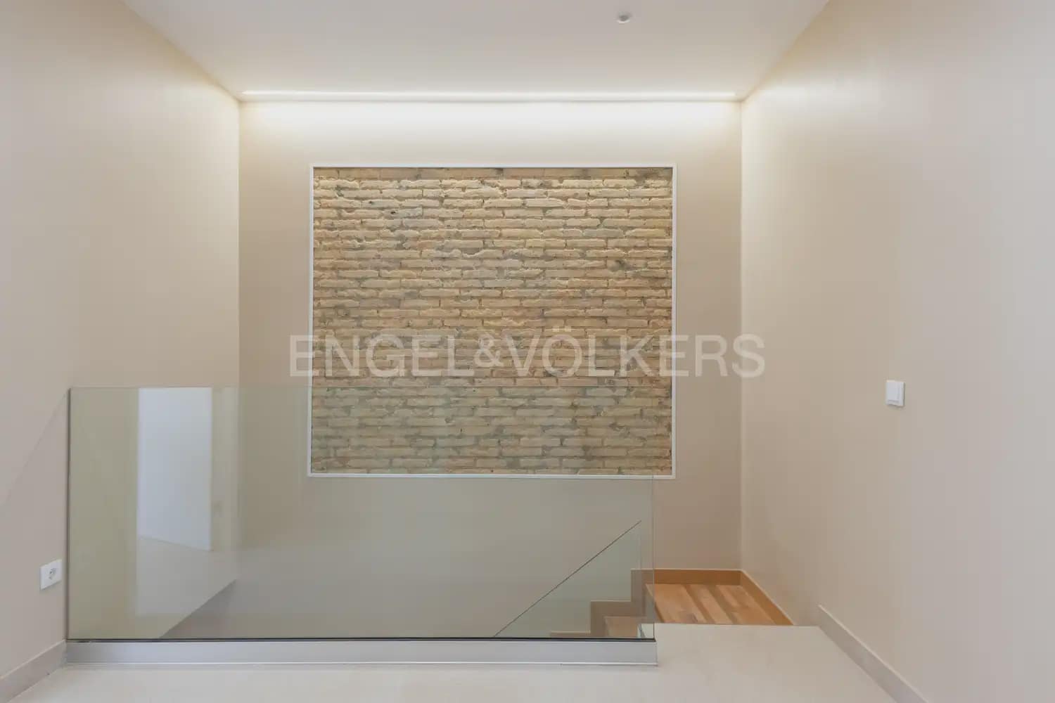 Maison de Ville de 4 chambres à louer à Valence ville - 3 500 € (Ref: 10021609)