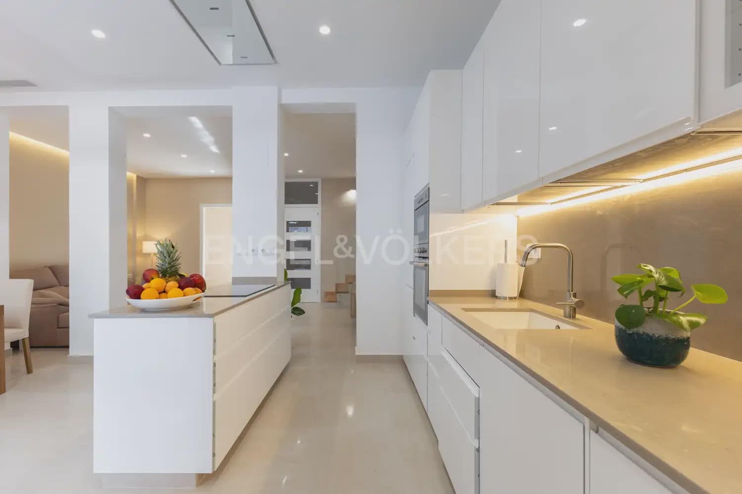 Maison de Ville de 4 chambres à louer à Valence ville - 3 500 € (Ref: 10021609)